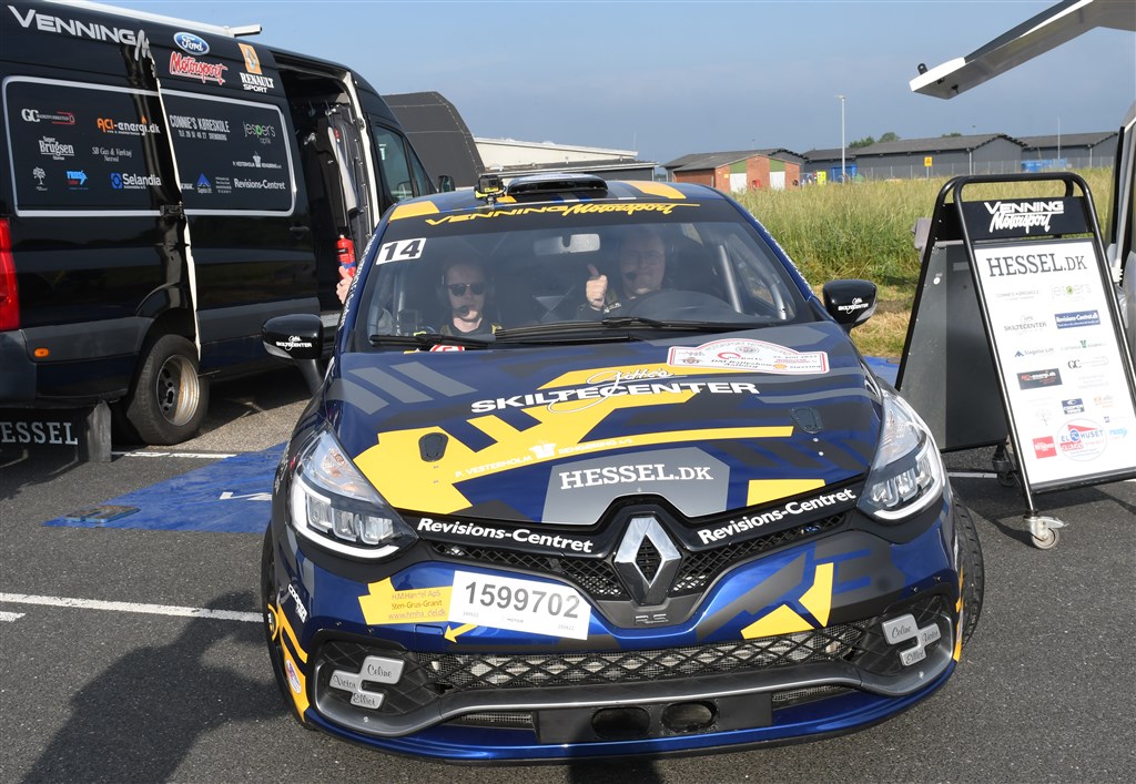 Makkerparret fra Venning Motorsport på vej til nye prøvelser efter en servicepause på Flyvestation Aalborg, som var centrum for Rally Himmerland 2022.
(Foto: MD/Specialpress@gmail.com)